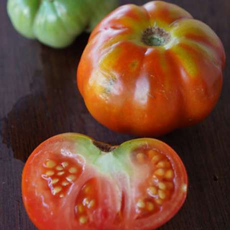 Frutos de tomate heirloom maduros - Grandes y jugosos