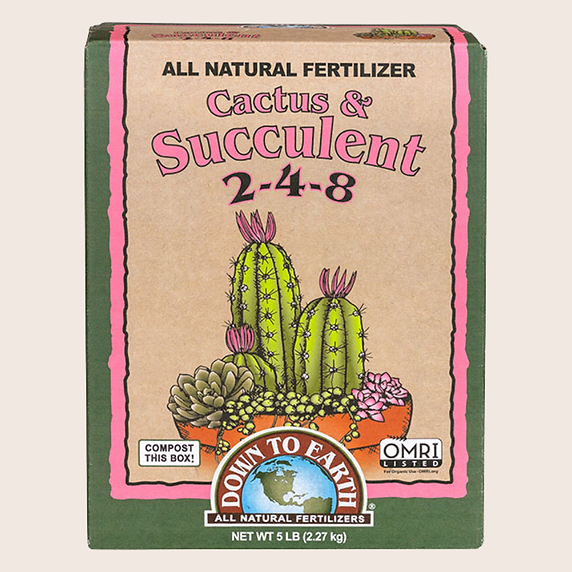 Fertilizante orgánico Cactus & Suculent 2-4-8 para plantas resistentes -Cactus y suculentas saludables con fertilizante natural -Aplicación de fertilizante en cactus y agaves -Jardín de xeriscape vibrante con cactus y suculentas -Suelo mejorado y raíces fuertes en plantas de clima árido